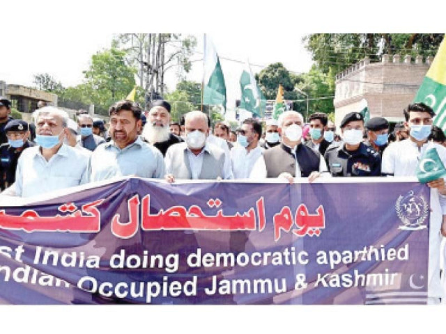 k p chief minister mahmood khan leads a rally to mark youm e istehsal on the completion of one year military siege of iiojk photo app