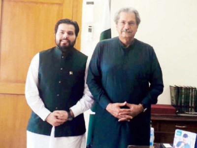 minister praises gre record breaker