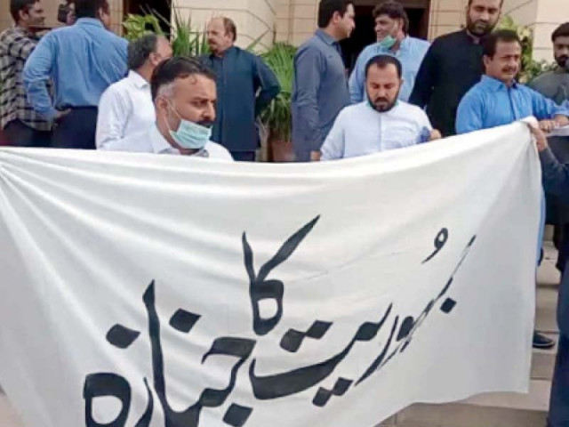 opposition lawmakers of sindh assembly march with a banner inscribed with funeral of democracy in urdu during a protest at the provincial house on monday photo ppi opposition lawmakers of sindh assembly march with a banner inscribed with funeral of democracy in urdu during a protest at the provincial house on monday photo ppi