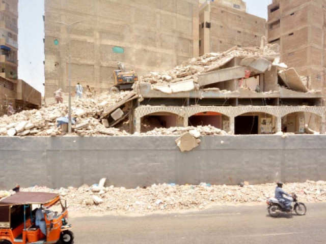 karachi administrator tells restaurants to keep footpaths clear karachi administrator tells restaurants to keep footpaths clear