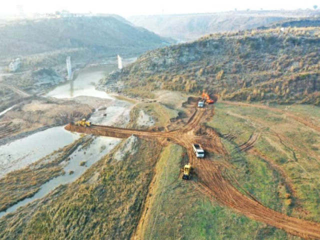 workers are busy working at the daducha dam photo twitter workers are busy working at the daducha dam photo twitter