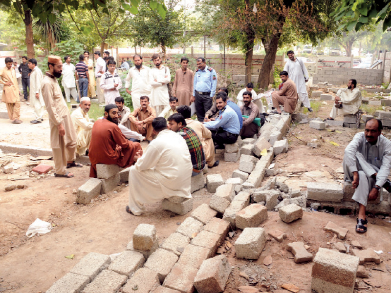 owing to the confrontation between judges and lawyers litigants continue to suffer photo waseem nazir express