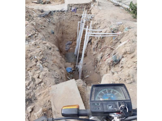 unscrupulous elements in karachi water and sewerage board take bribes to give illegal water connections in korangi photo express unscrupulous elements in karachi water and sewerage board take bribes to give illegal water connections in korangi photo express