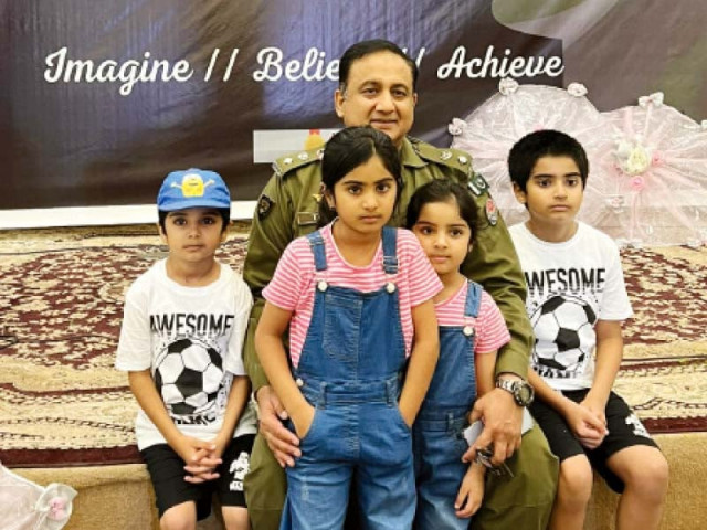 martyred sho imran abbas s children pose for pictures during the closing ceremony of the summer camp photos express martyred sho imran abbas s children pose for pictures during the closing ceremony of the summer camp photos express
