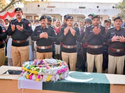 cop martyred in bannu police post attack