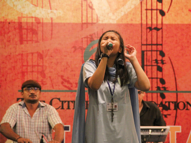 khillat zehra from dawood public school is singing lal meri pat at the secondary level of the obhartey sitarey at royal rodale photo ayesha mir express khillat zehra from dawood public school is singing lal meri pat at the secondary level of the obhartey sitarey at royal rodale photo ayesha mir express