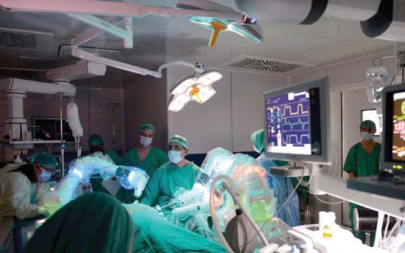 doctors perform robotic surgery at sindh institute of urology and transplantation siut photo online