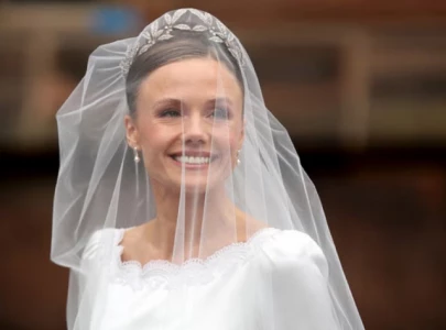 bride vs dress watch olivia henson battle strong winds on her wedding day
