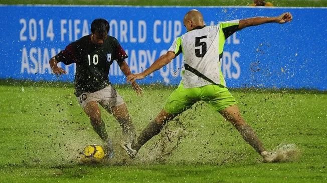 britain based zesh rahman r to lead pakistan in peace cup 2013 photo fifa com britain based zesh rahman r to lead pakistan in peace cup 2013 photo fifa com