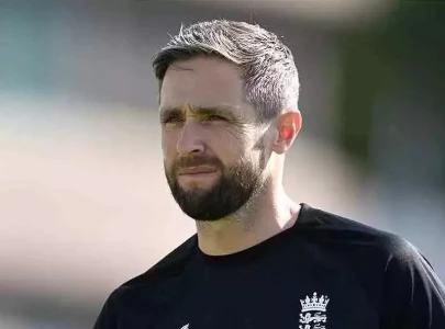 woakes weighs rehab against surgery