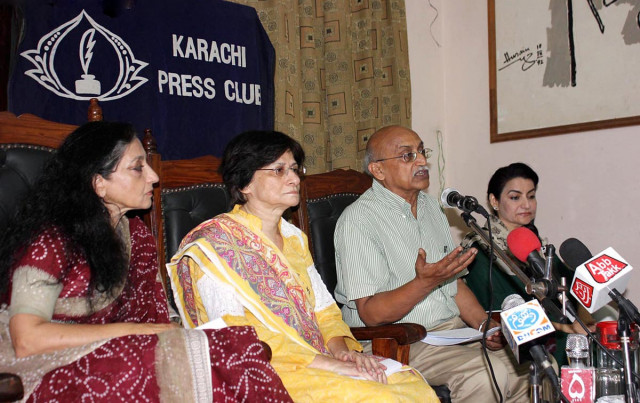 dr sher shah soori speaks the press conference photo online dr sher shah soori speaks the press conference photo online