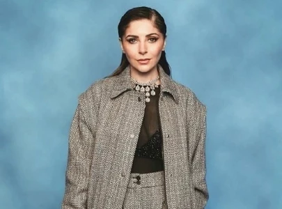 kanika kapoor surprises london crowd with duet