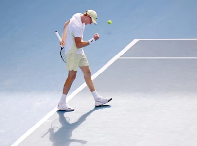 sinner in quarters tien hobbles out