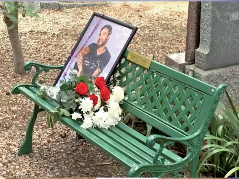 the bench marked a tribute to payne photo reuters the bench marked a tribute to payne photo reuters