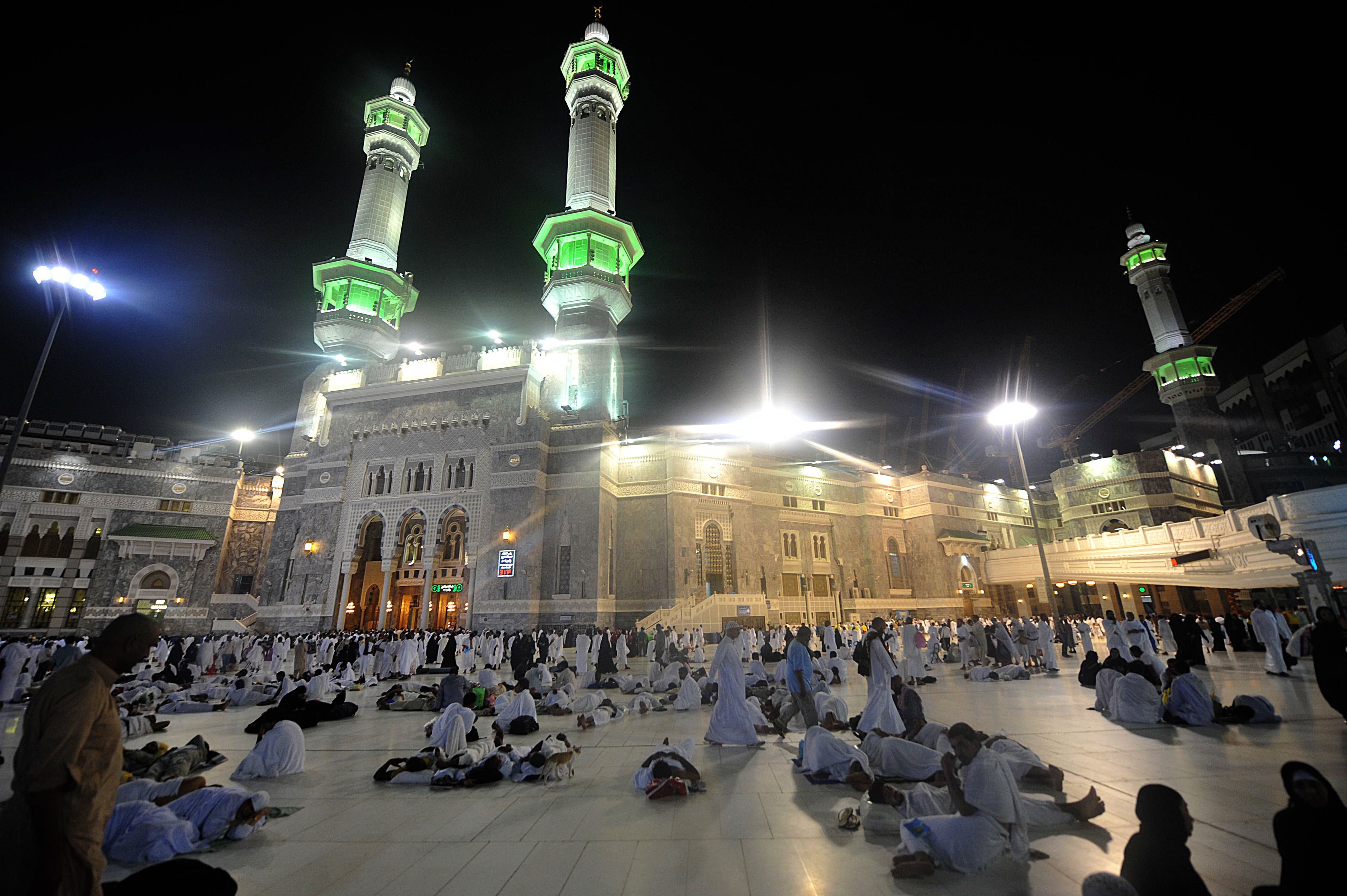 muslim piligrims wait for performing morning prayer at the haram sharif in makkah on october 13 2013 photo afp