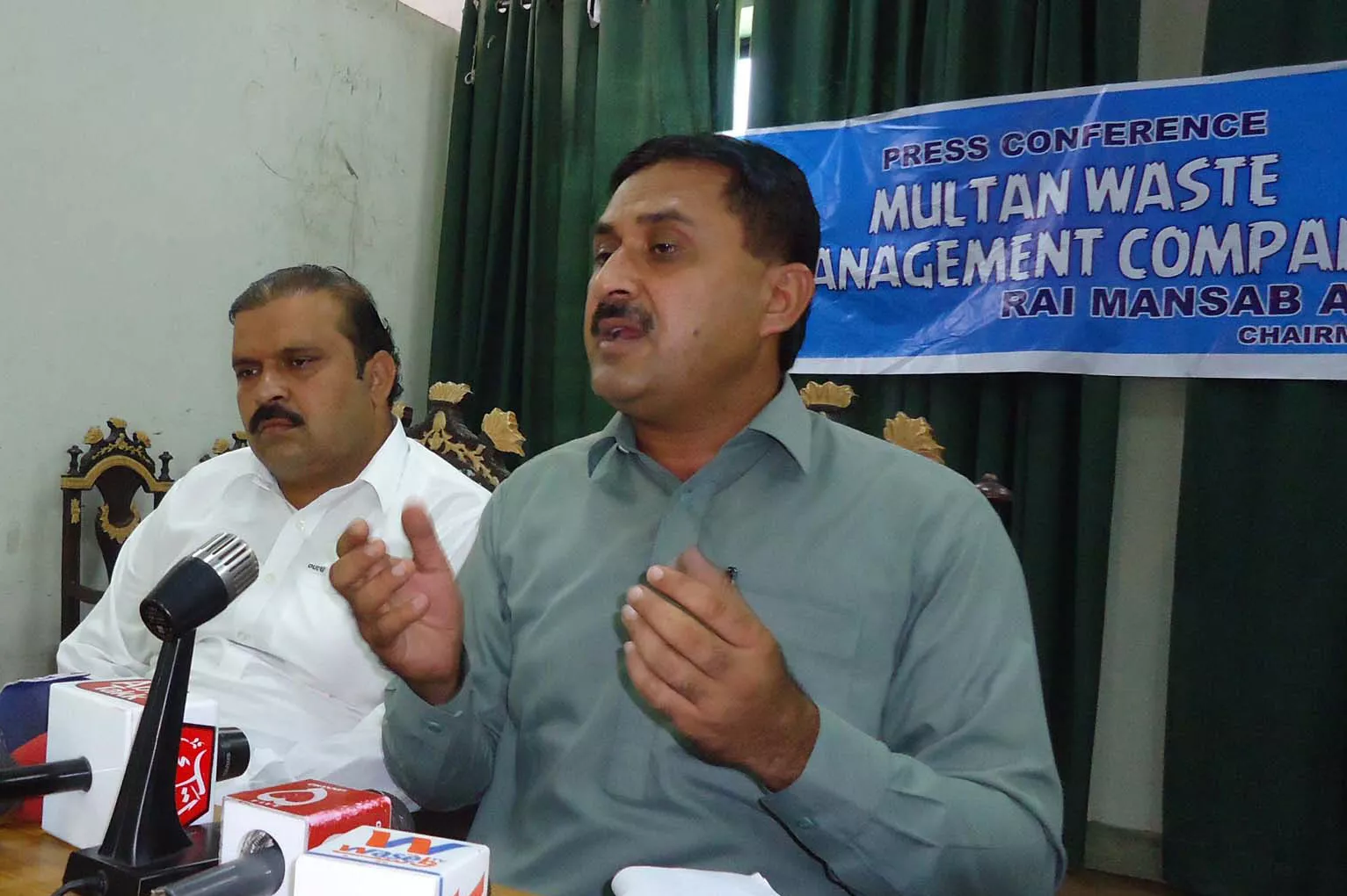 jamshed dasti speaks at a press conference in multan photo online jamshed dasti speaks at a press conference in multan photo online