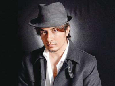 ali zafar injures himself on set
