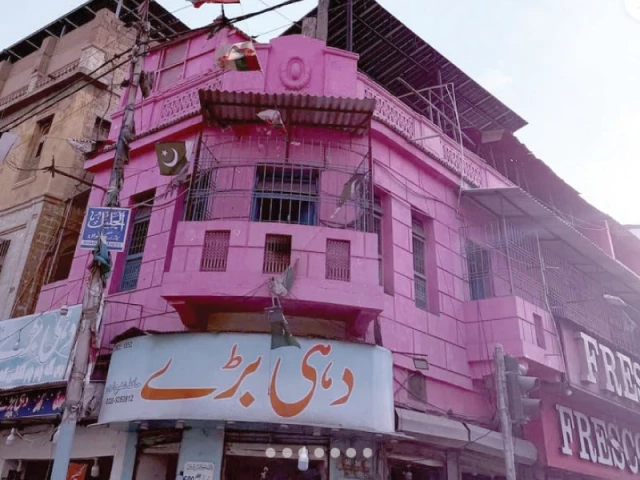 picture of a building shared by mahira khan in her post photo instagram