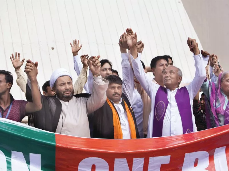 around a 100 people stood guard by the periphery of the church holding hands in a human chain to endorse peace and tolerance photo myra iqbal express around a 100 people stood guard by the periphery of the church holding hands in a human chain to endorse peace and tolerance photo myra iqbal express