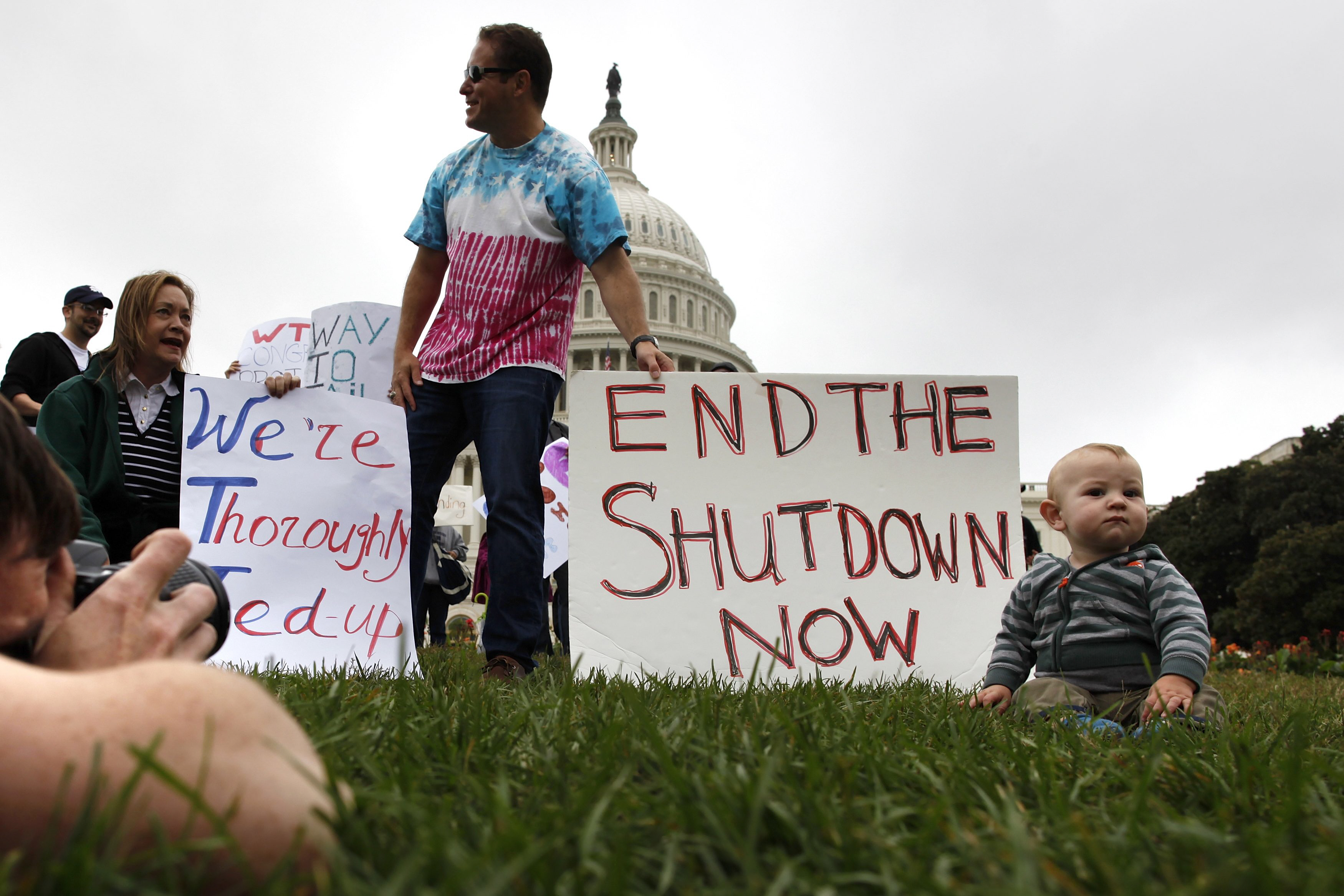 federal workers demonstrating for an end to the us government shutdown on the west front of the us capital in washington photo reuters