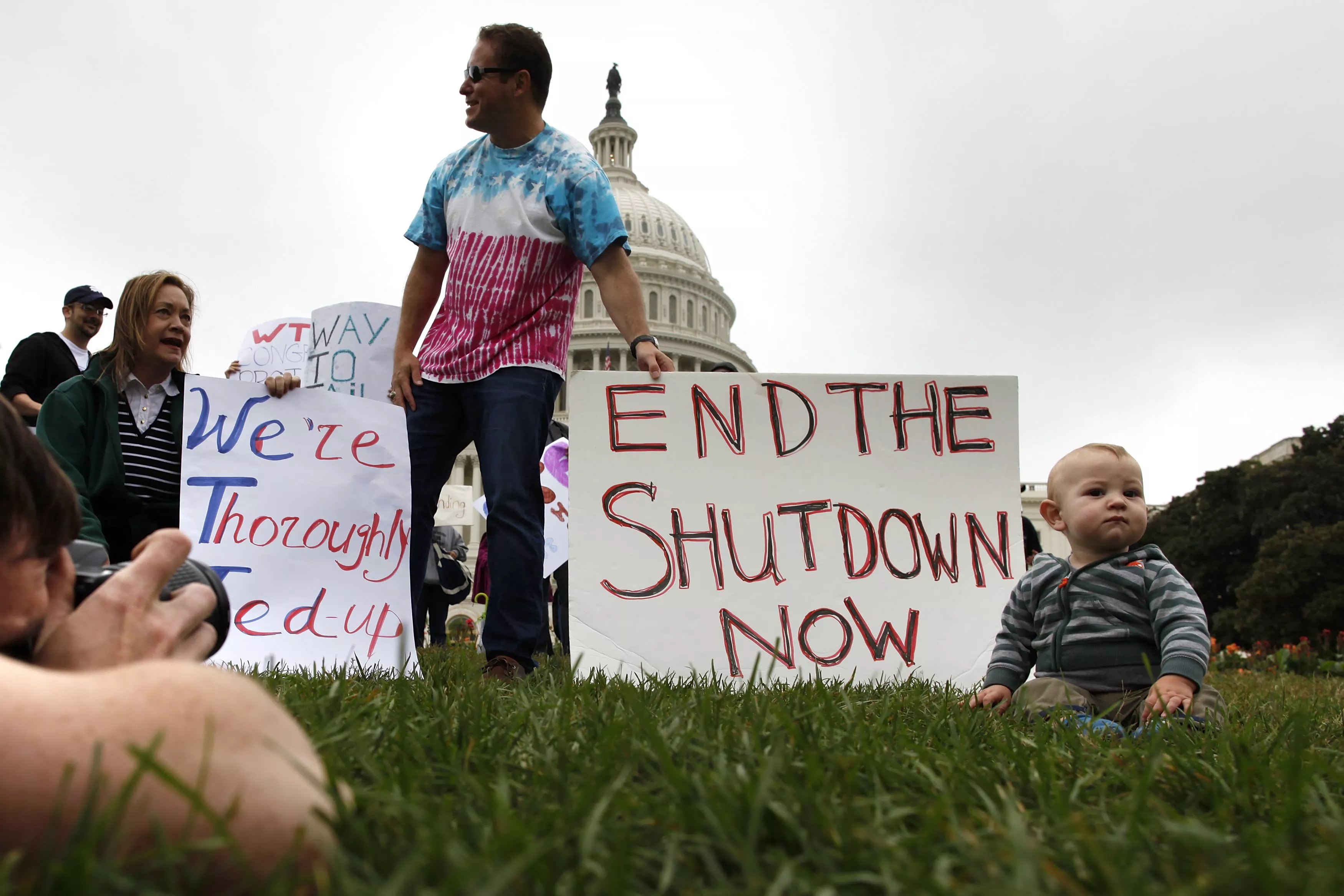 federal workers demonstrating for an end to the us government shutdown on the west front of the us capital in washington photo reuters federal workers demonstrating for an end to the us government shutdown on the west front of the us capital in washington photo reuters