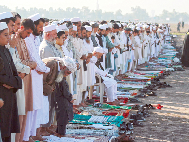 prayers were offered in kachi garhi camp and many other parts of the city including karkhano hayatabad and board bazaar photos muhammad iqbal express