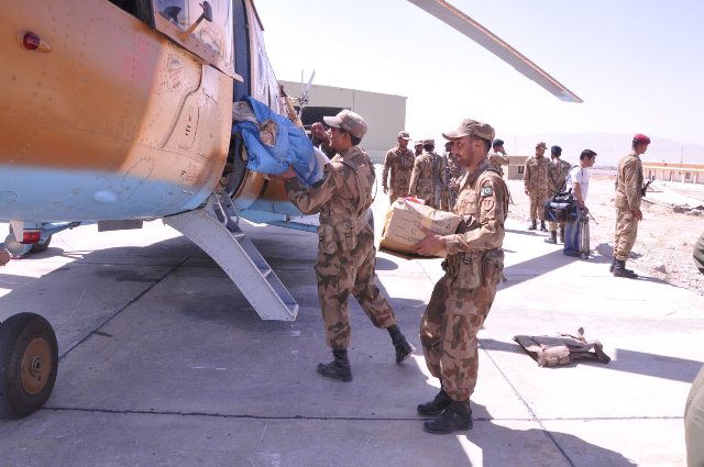 army troops load a transport helicopter with relief goods on september 25 a day after the earthquake in mashkay and awaran districts photo ispr