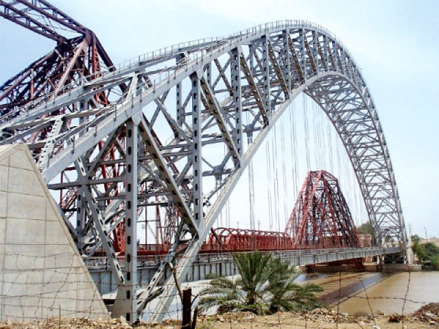 lansdowne and ayub bridges stand side by side above the river indus connecting sukkur and rohri on either side of the banks photo express lansdowne and ayub bridges stand side by side above the river indus connecting sukkur and rohri on either side of the banks photo express
