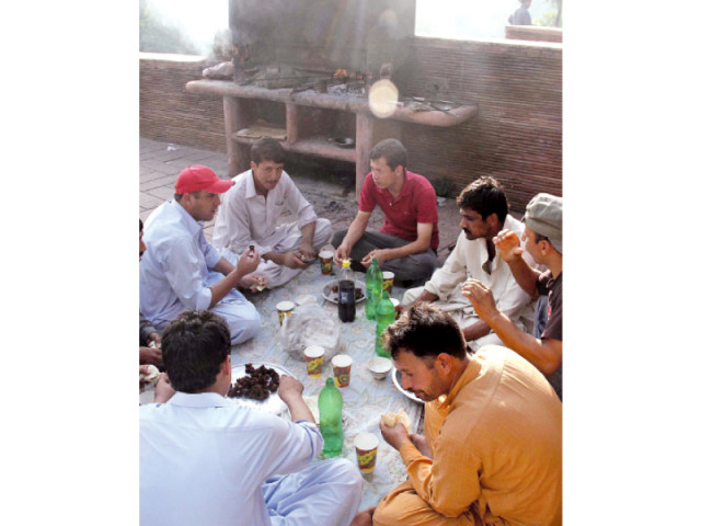 citizens enjoying a barbeque at the lake view park during eid photo express citizens enjoying a barbeque at the lake view park during eid photo express