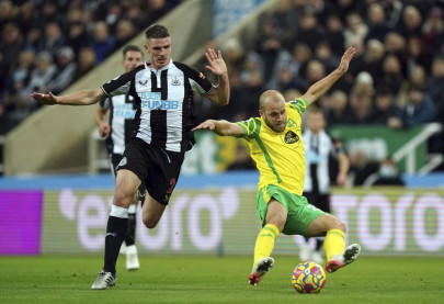 norwich deny 10 man newcastle first win of the season