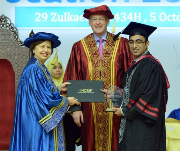 syed faiq najeeb receiving the award syed faiq najeeb receiving the award