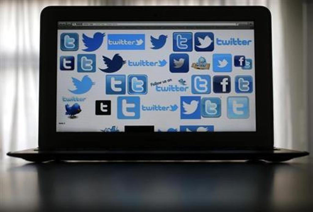 an illustration picture shows twitter logos on a computer screen in frankfurt october 21 2013 photo reuters