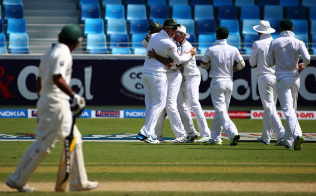 south african circketers celebrate the dismissal of pakistan captain misbah ul haq l during the first day of the second test match between pakistan and south africa in dubai on october 23 2013 photo afp south african circketers celebrate the dismissal of pakistan captain misbah ul haq l during the first day of the second test match between pakistan and south africa in dubai on october 23 2013 photo afp