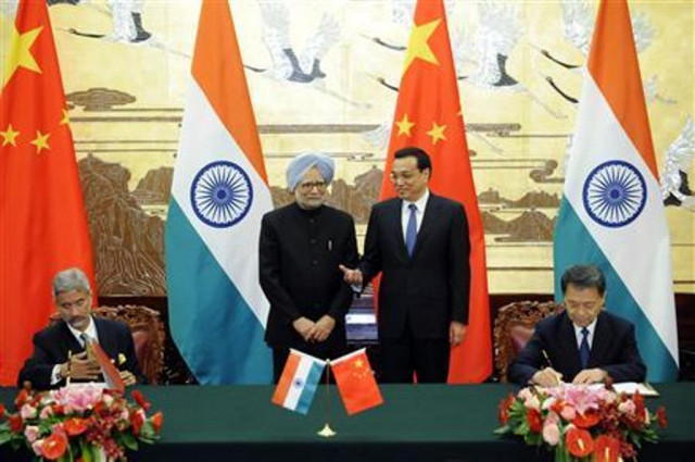 chinese premier li keqiang and india 039 s prime minister attend a signing ceremony at the great hall of the people in beijing on october 23 photo reuters chinese premier li keqiang and india 039 s prime minister attend a signing ceremony at the great hall of the people in beijing on october 23 photo reuters
