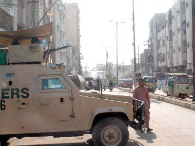 short lived peace in lyari third day of gang war claims 14 lives