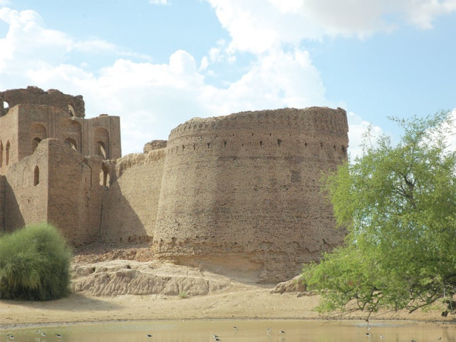 photos depicting the structure of mauj garh fort in cholistan left uch shareef shrine right were selected for top prizes photo express photos depicting the structure of mauj garh fort in cholistan left uch shareef shrine right were selected for top prizes photo express