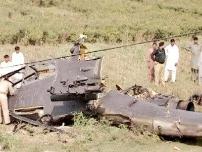 close call army helicopter crashes pilots unhurt