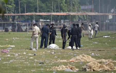 indian national security guard nsg commandos inspect the site of a bomb blast in the eastern indian city of patna photo reuters