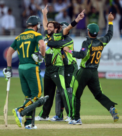 pakistani bowler shahid afridi c celebrates with team mates after taking south african cricketer faf du plessis unseen out for leg before wicket during the second day night international against south africa in dubai cricket stadium in dubai on november 1 2013 photo afp