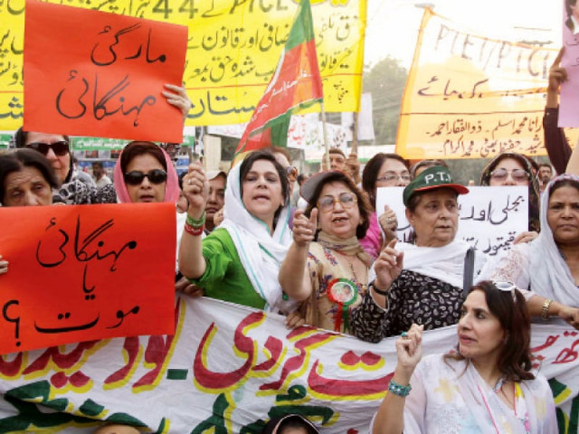 3 000 workers attend the protest in front of the lahore press club photo shafiq malik express 3 000 workers attend the protest in front of the lahore press club photo shafiq malik express