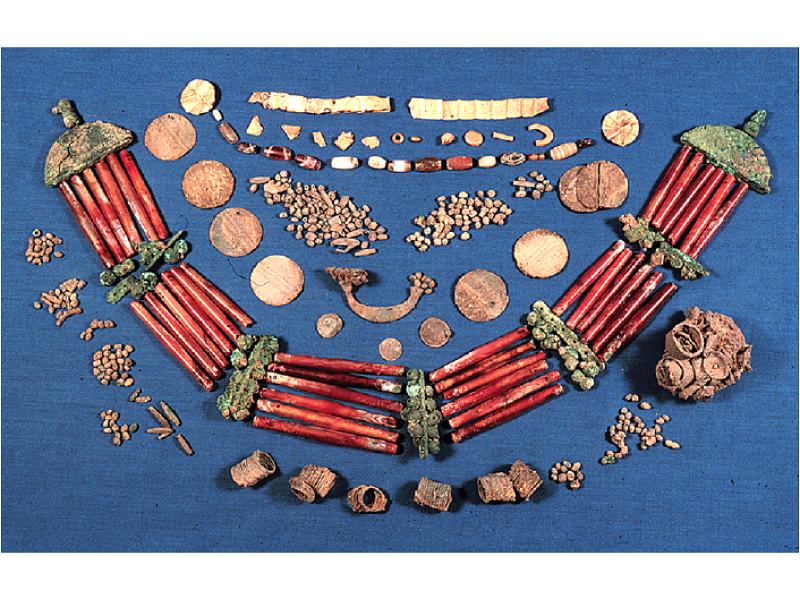 gold and carnelian hoards found at mohenjo daro and harappa and allahdino in sindh image dr asma ibrahim