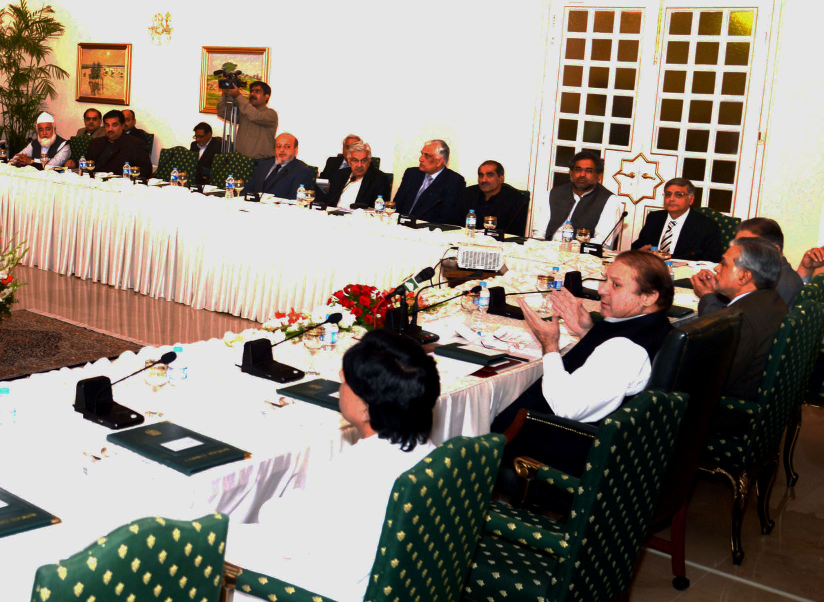 prime minister nawaz sharif presiding over special meeting of the cabinet at pm house islamabad on november 04 2013 photo pid