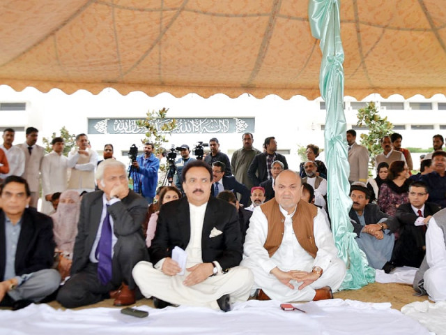 members of opposition in senate attending the protest session outside the parliament house photo inp members of opposition in senate attending the protest session outside the parliament house photo inp