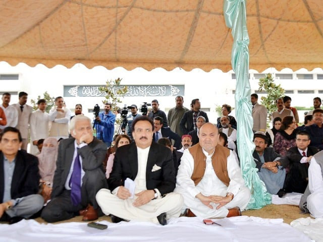 members of opposition in senate attending the protest session outside the parliament house on wednesday photo inp members of opposition in senate attending the protest session outside the parliament house on wednesday photo inp