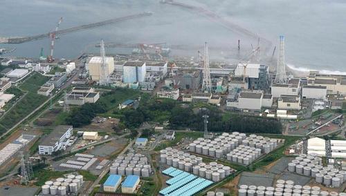 an aerial view shows tepco 039 s tsunami crippled fukushima daiichi nuclear power plant and its contaminated water storage tanks bottom in fukushima photo reuters