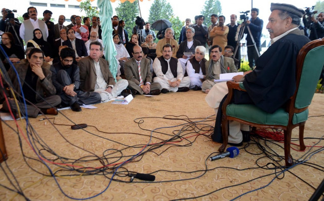 deputy chairman senate sardar ali baloch chairing the protest session of the opposition in the senate outside the parliament photo inp deputy chairman senate sardar ali baloch chairing the protest session of the opposition in the senate outside the parliament photo inp