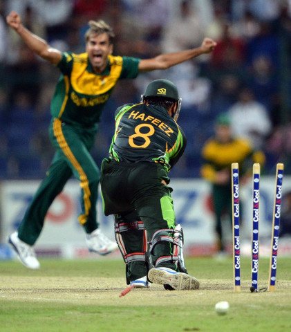 pakistan 039 s batsman mohammad hafeez r is clean bowled by south african bowler imran tahir l during the fourth day night international in sheikh zayed cricket stadium in abu dhabi on november 8 2013 photo afp pakistan 039 s batsman mohammad hafeez r is clean bowled by south african bowler imran tahir l during the fourth day night international in sheikh zayed cricket stadium in abu dhabi on november 8 2013 photo afp