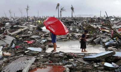 philippine super typhoon kills at least 10 000 official says