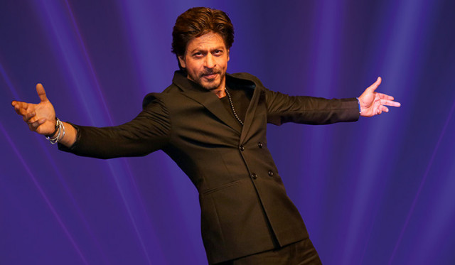 true gentleman shah rukh khan wins hearts by respecting woman in hijab true gentleman shah rukh khan wins hearts by respecting woman in hijab