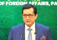 pakistan walks a diplomatic tightrope